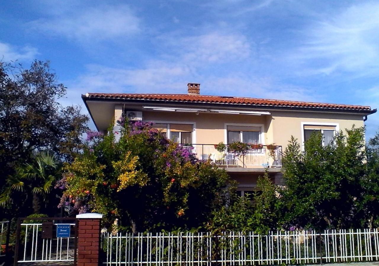 Sweet Apartment In Pomer Exterior photo